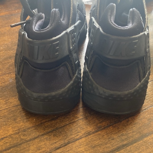 Nike zoom running Atle shoes size 8.5
Nike Huarache boys size 7Y - Picture 4 of 6